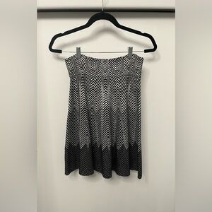 Opening Ceremony Black & White Zig Zag Chevron Pull on Flare Skirt size S
